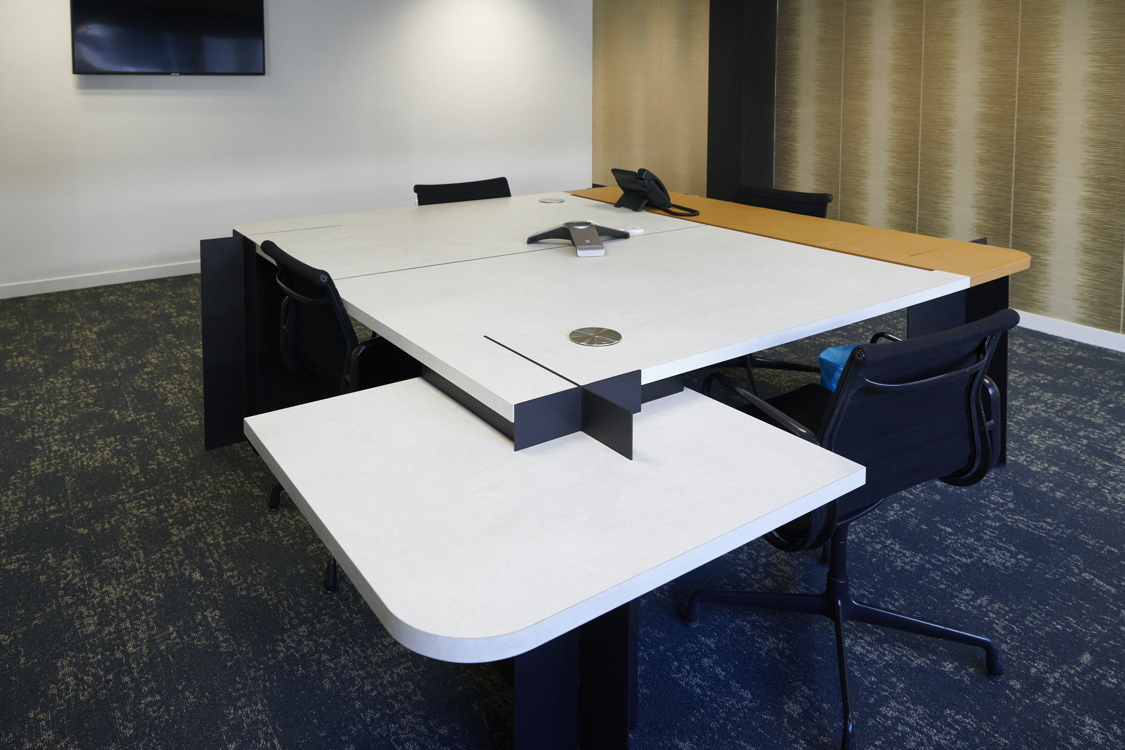 Agencement d'un bureau sur mesure haut de gamme chez Octopus
